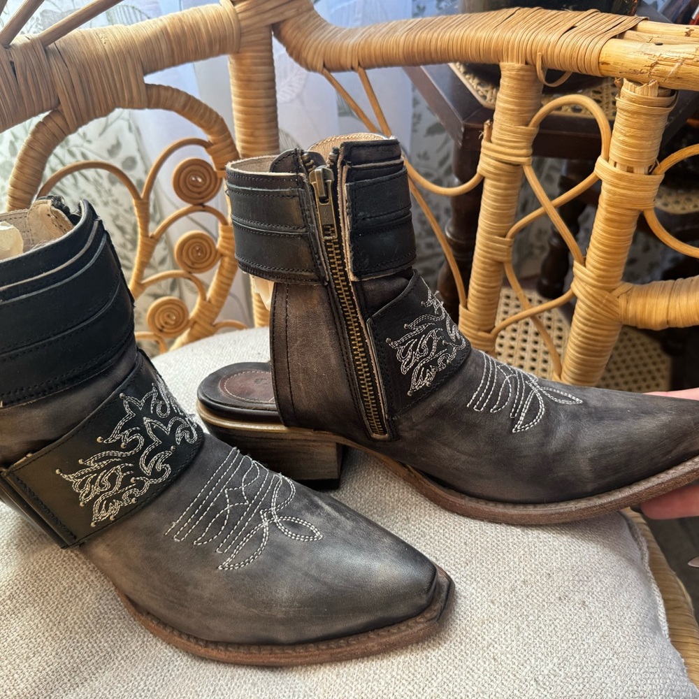 Freebird Waylon Black leather western Booties size 9 - Picture 5 of 5